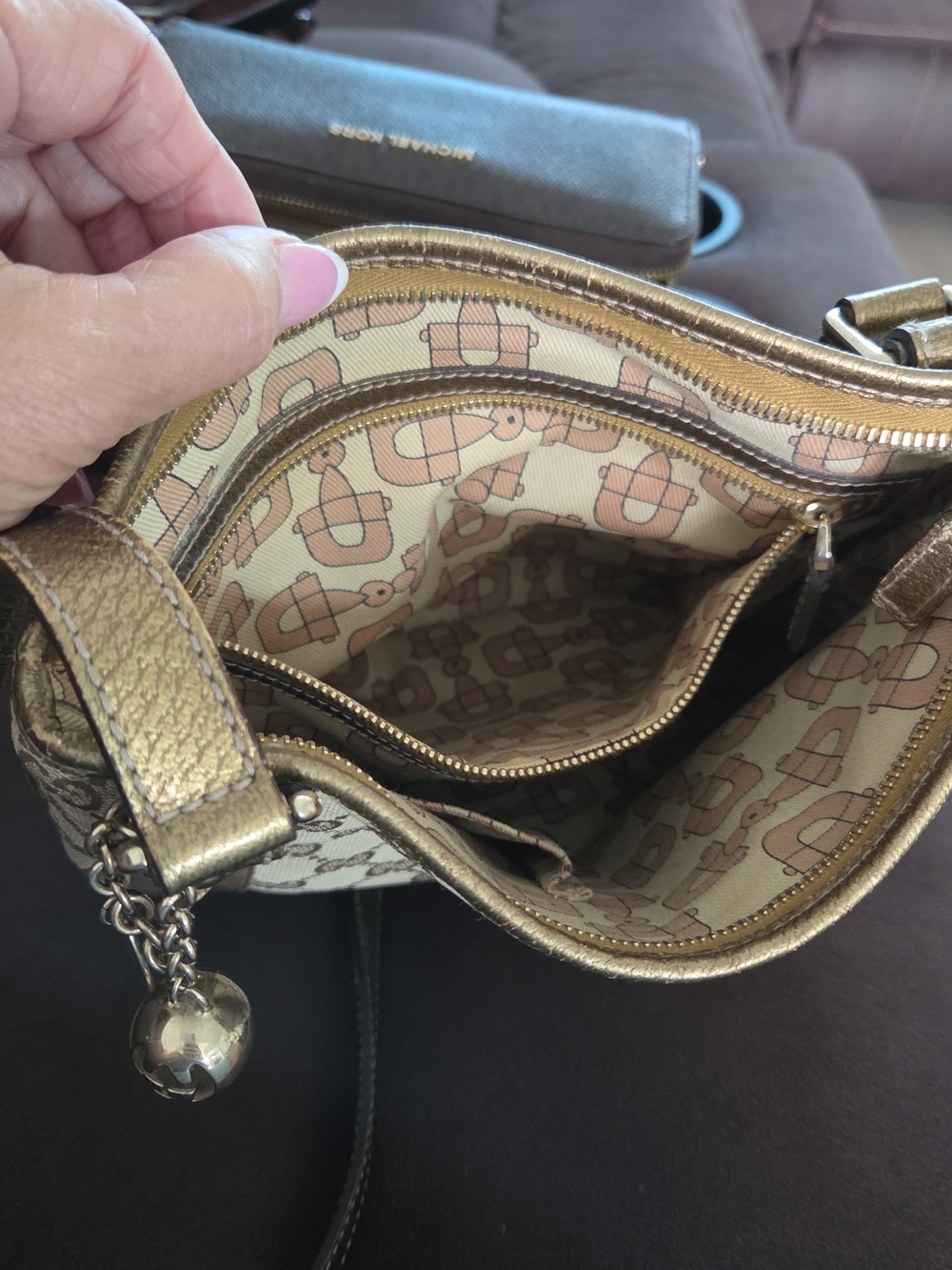 Gucci Beige GG Canvas Crossbody Bag - Picture 4 of 9